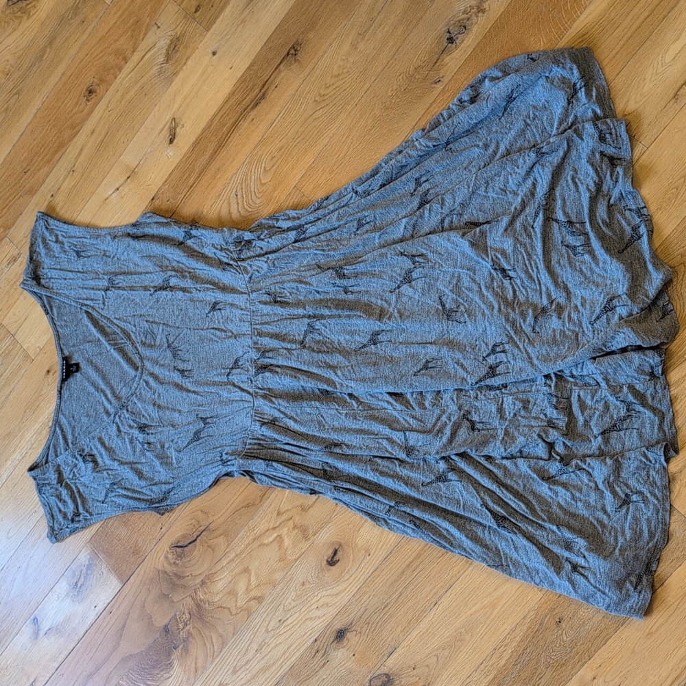 Torrid short sleeve dress with black giraffes, size 1